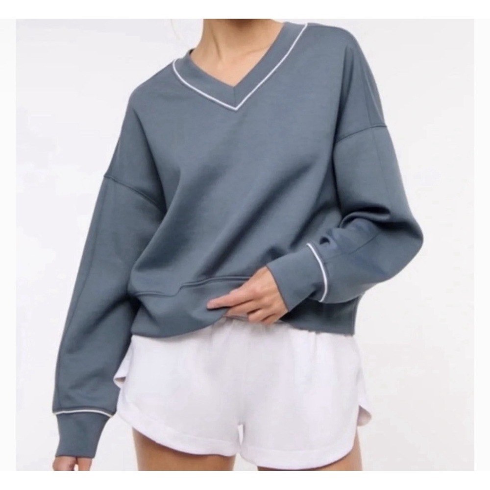 Abercrombie & Fitch YPB neoKNIT Slate Blue V-neck Sweatshirt Size SMALL